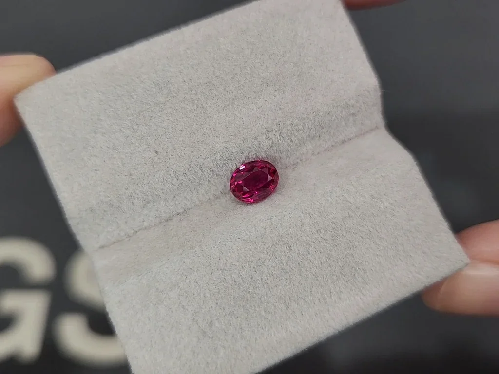 Unheated ruby oval cut 1.00 carats, Mozambique Image №4