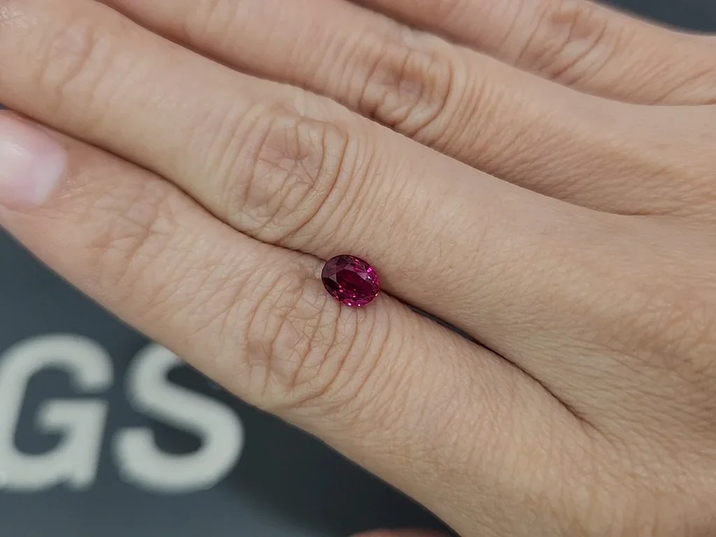 Unheated ruby oval cut 1.00 carats, Mozambique Image №2