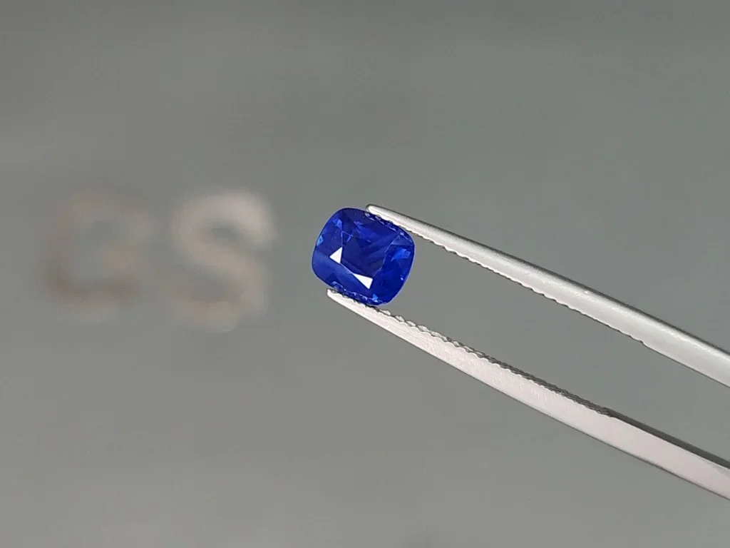 Zafiro azul real con efecto seda y rutilo de talla cojín de 1,20 carats, Sri Lanka Image №3