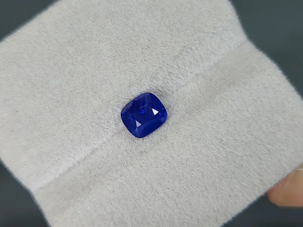 Zafiro azul real con efecto seda y rutilo de talla cojín de 1,20 carats, Sri Lanka Image №4