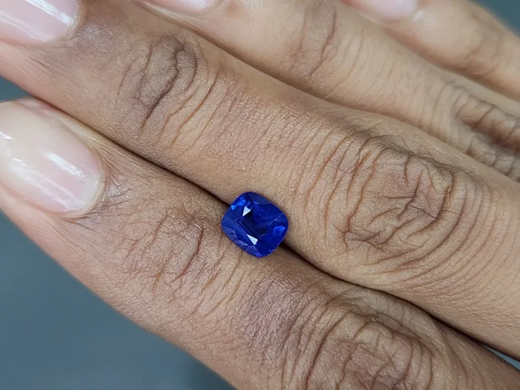 Zafiro azul real con efecto seda y rutilo de talla cojín de 1,20 carats, Sri Lanka Image №2
