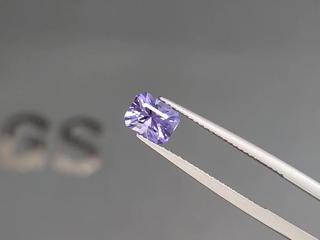 Tanzanite taille radiant 1,56 carats, Tanzanie Image №3