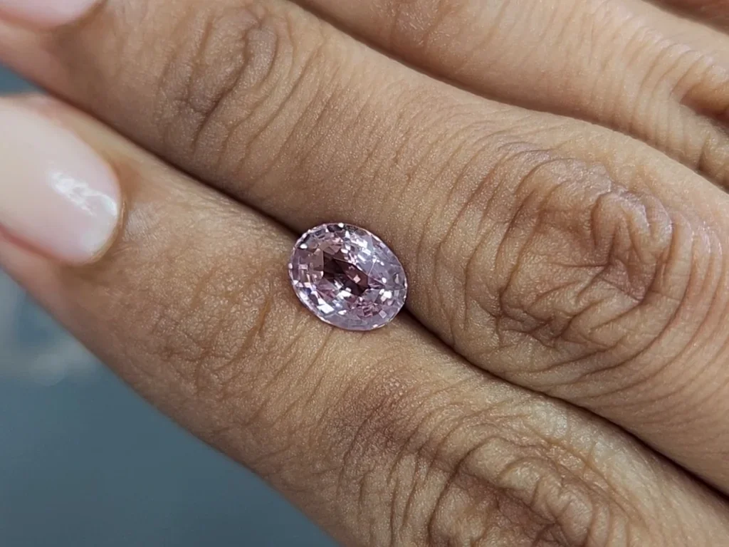 Zafiro Padparadscha sin calentar de talla ovalada de 2,01 quilates, Madagascar Image №2