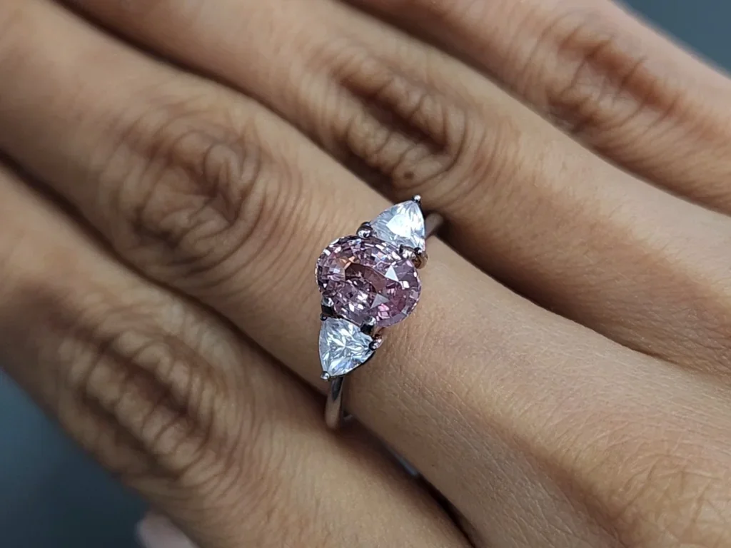 Zafiro Padparadscha sin calentar de talla ovalada de 2,01 quilates, Madagascar Image №5