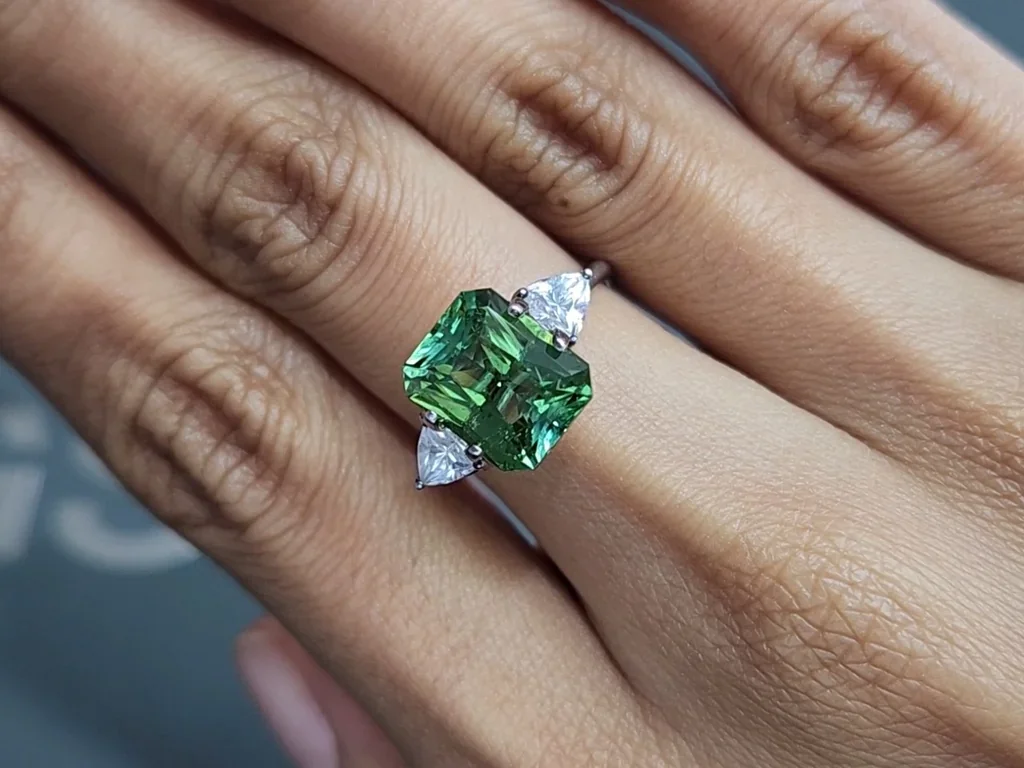 Grüner turmalin im radiantschliff aus 5,60 karats, Afrika Image №5