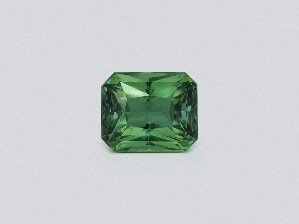 Grüner turmalin im radiantschliff aus 5,60 karats, Afrika Image №1