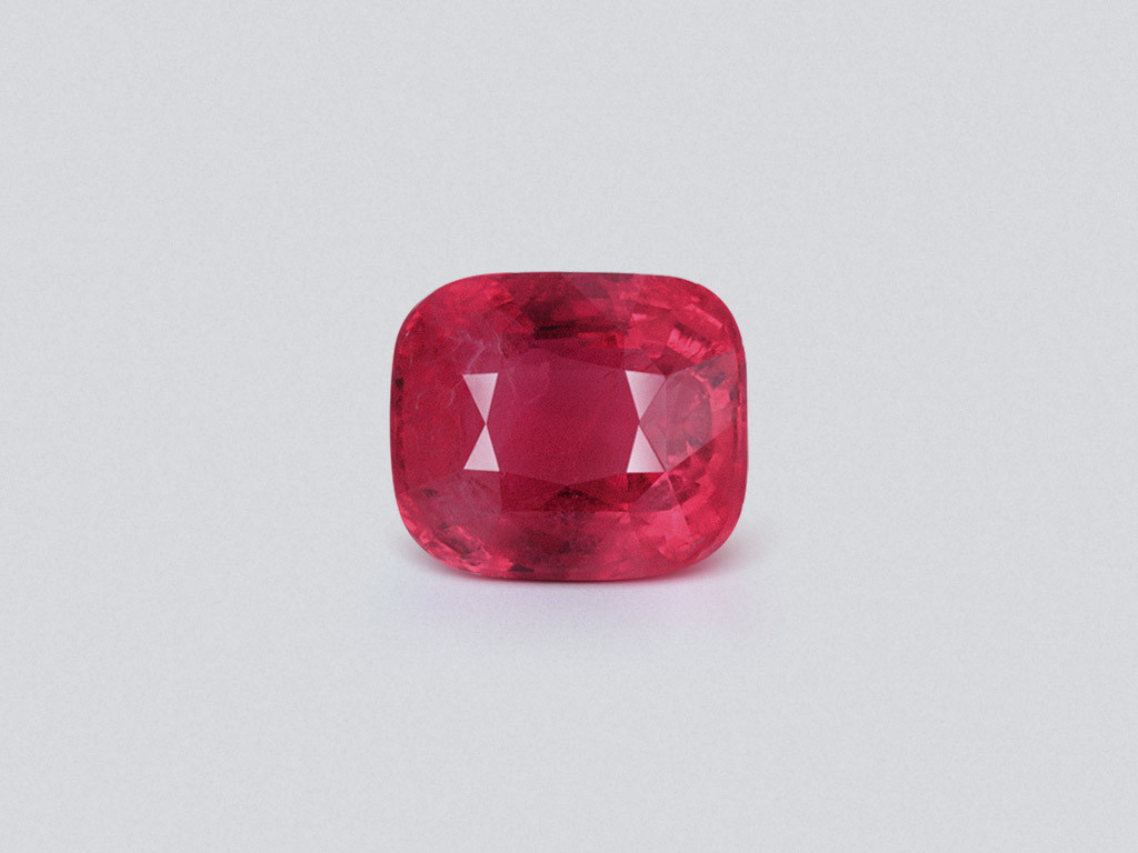 Un spinelle Mahenge de Tanzanie, de 5,11 carats, taille coussin  riche rouge orangé. Image №1