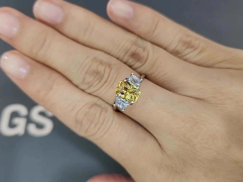 Saphir jaune vif taille radiant de 2,15 carats, Sri Lanka Image №5