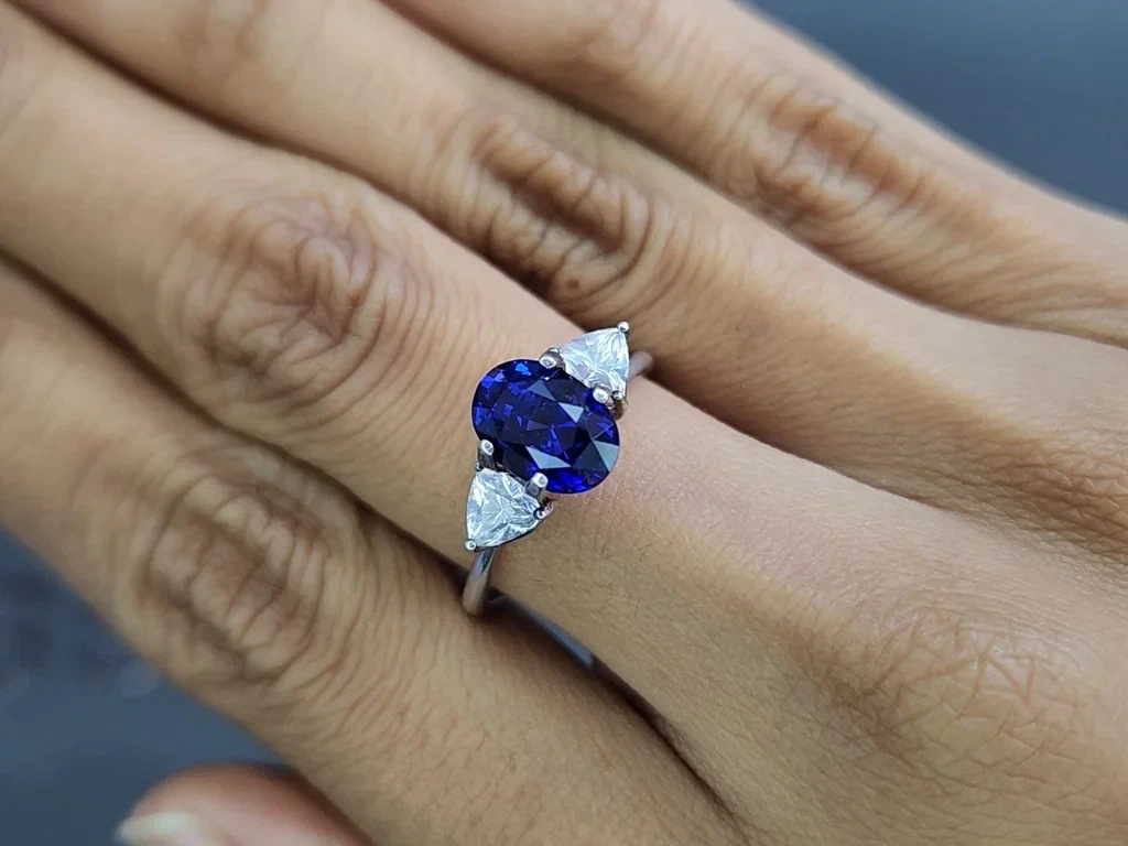 Saphir bleu royal ovale de 3,01 carats, Sri Lanka  Image №5