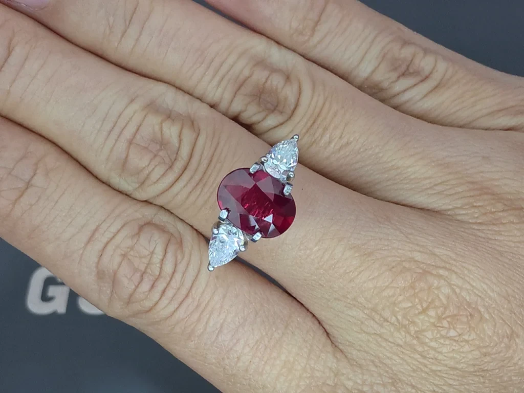 Unheated ruby Pigeon’s blood oval cut 2.64 carats, Mozambique Image №4