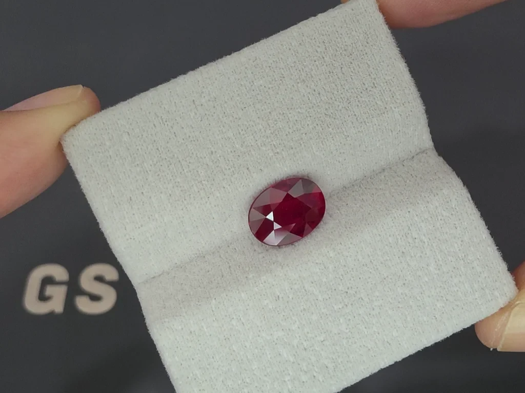 Unheated ruby Pigeon’s blood oval cut 2.64 carats, Mozambique Image №5