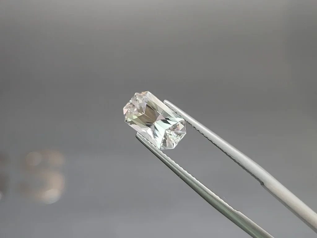 Kunzite kunzite radiant cut 2.42 carats, Pakistan Image №3
