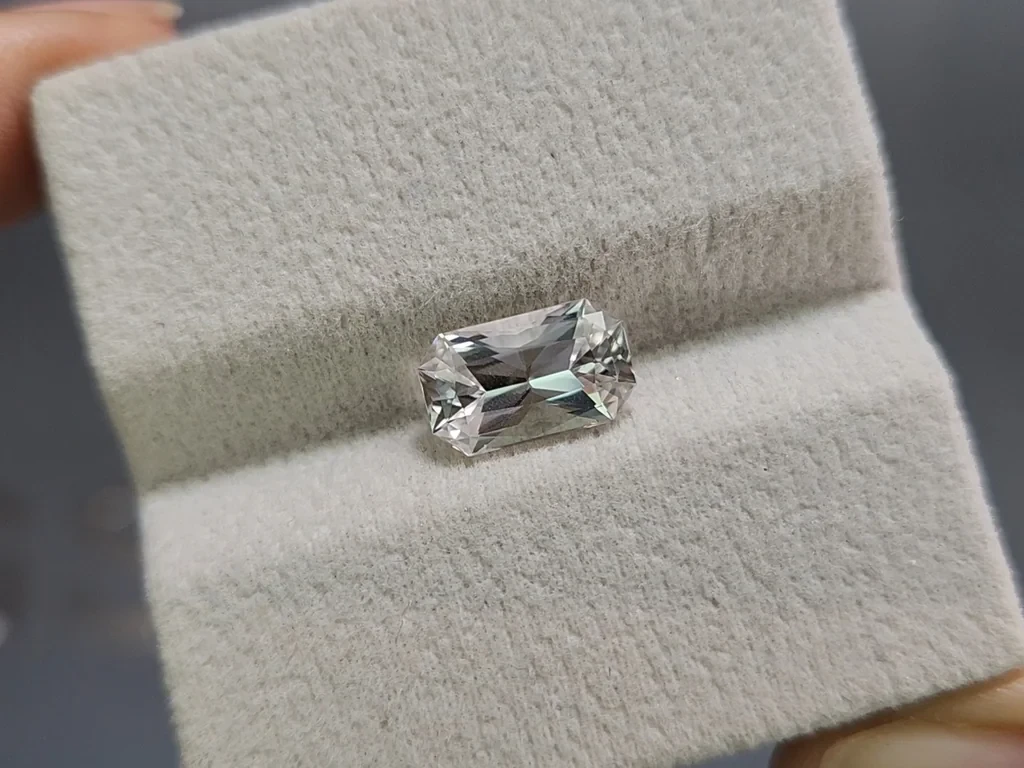 Kunzite kunzite radiant cut 2.42 carats, Pakistan Image №4