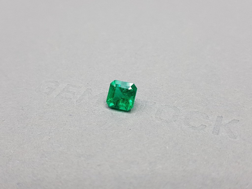 Colombian emerald 1.33 ct octagon cut, Muzo Green Image №3