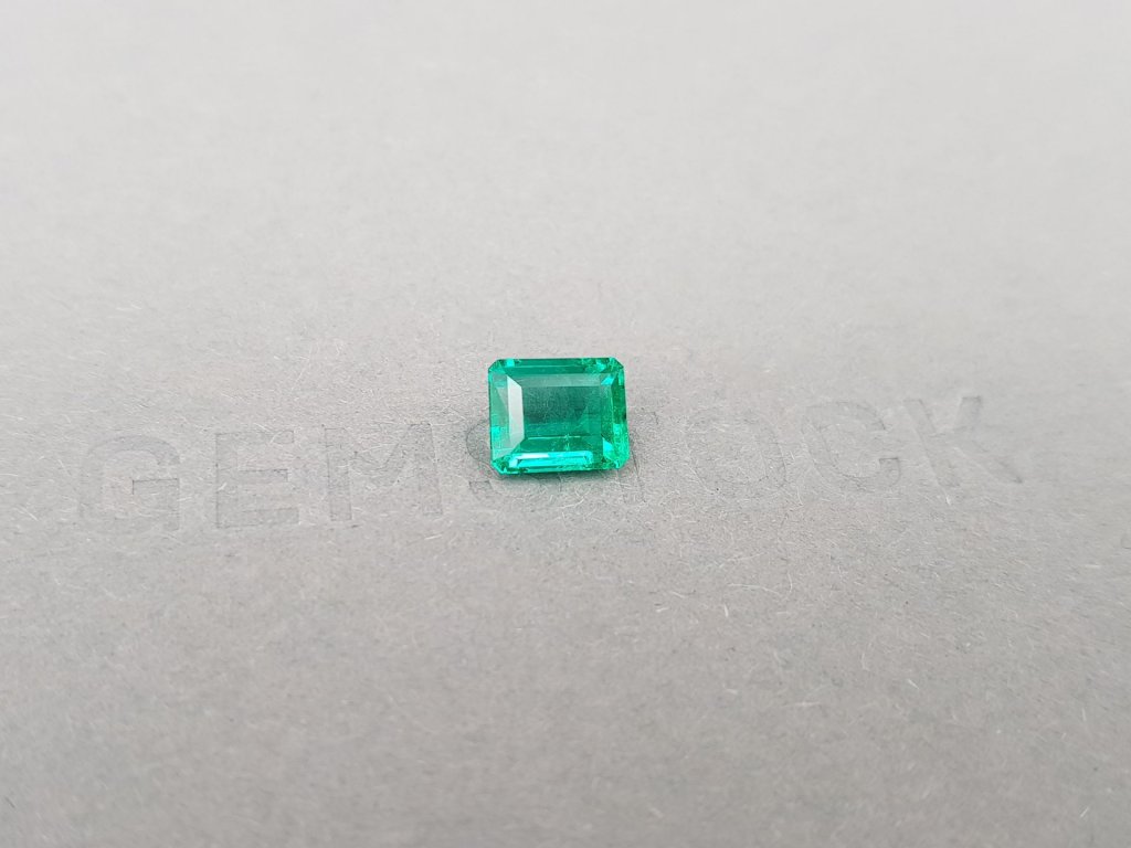 Vivid Green emerald from Colombia in octagon cut 1.30 ct Image №2