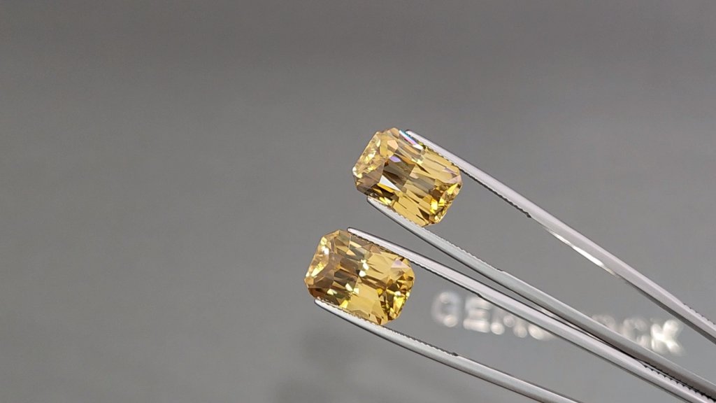 Large pair of radiant-cut yellow zircons 26.86 carats, Cambodia Image №3