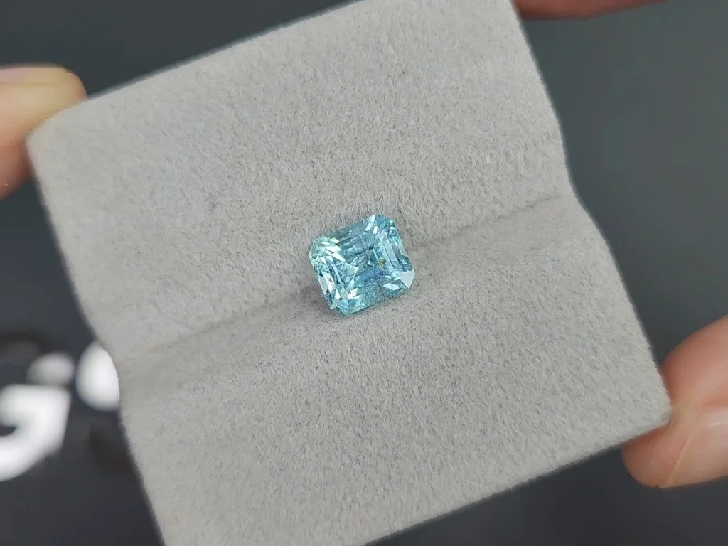 Tourmaline bleue Paraiba taille octogonale 1,81 carats, Mozambique Image №4