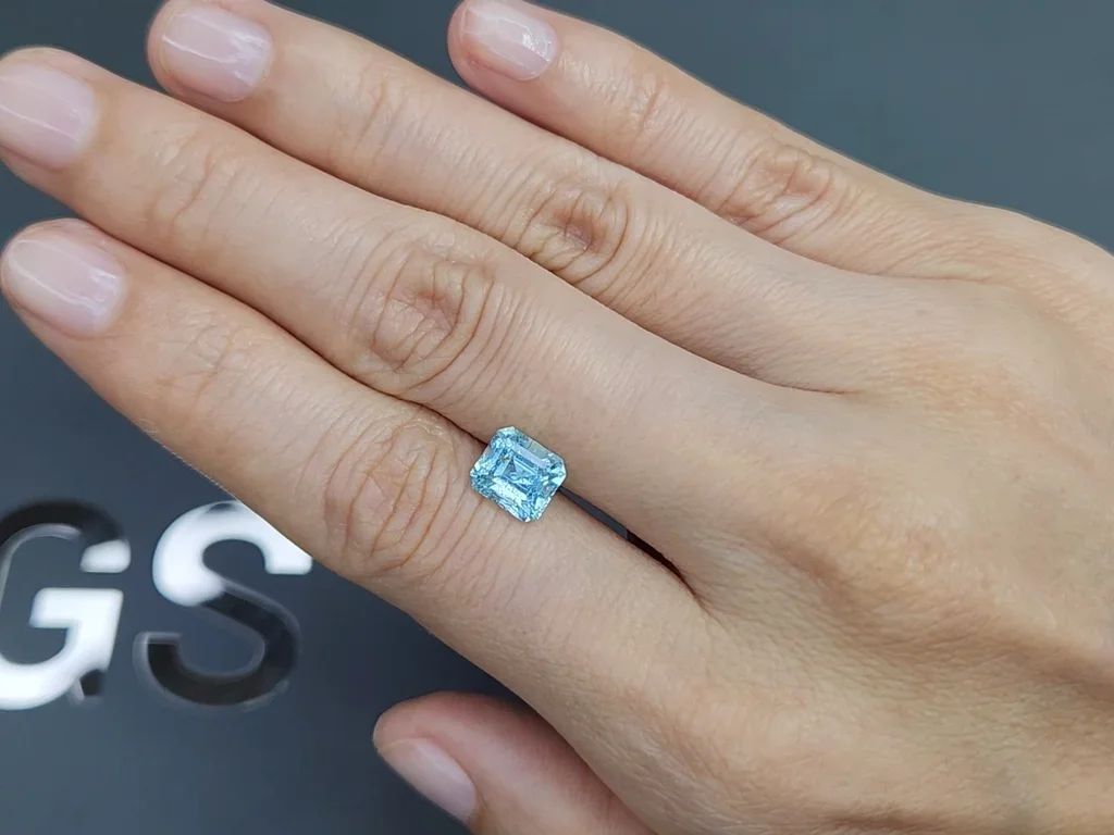 Tourmaline bleue Paraiba taille octogonale 1,81 carats, Mozambique Image №2