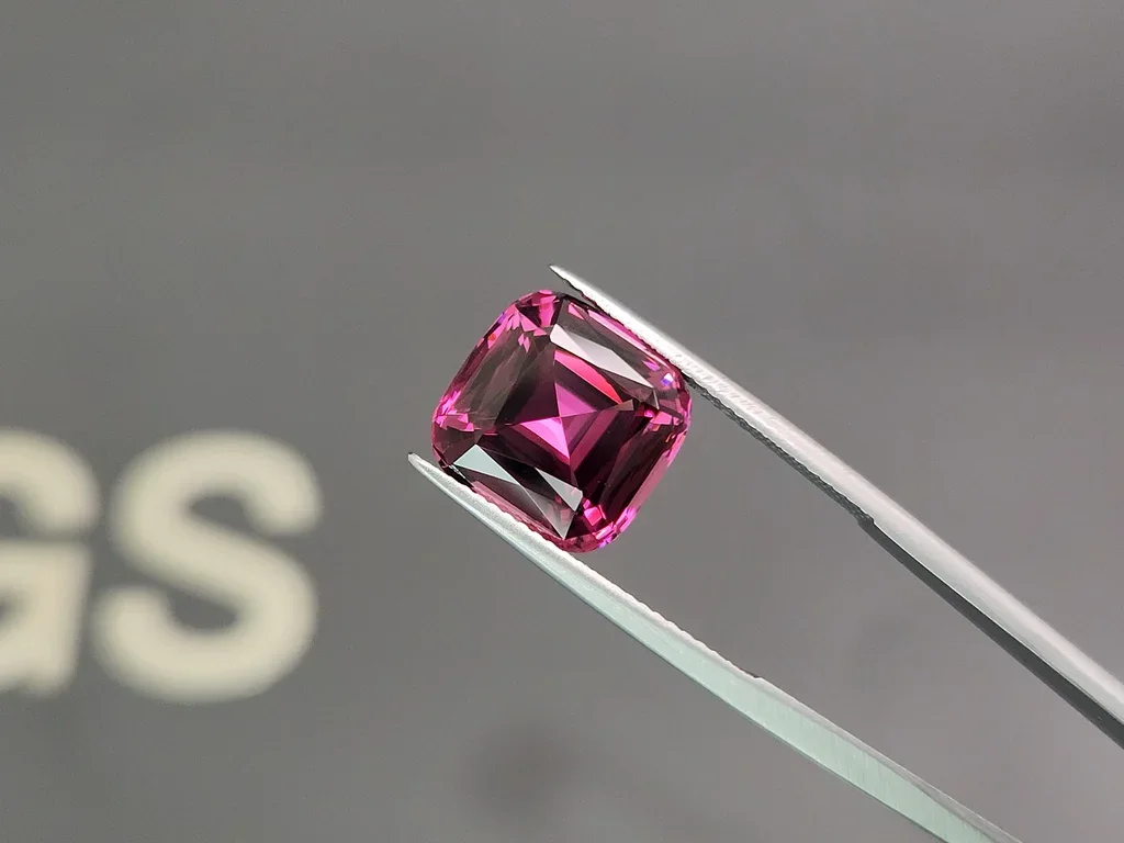 Granate rodolita de talla cojín de 8,46 carats, de Tanzania Image №3