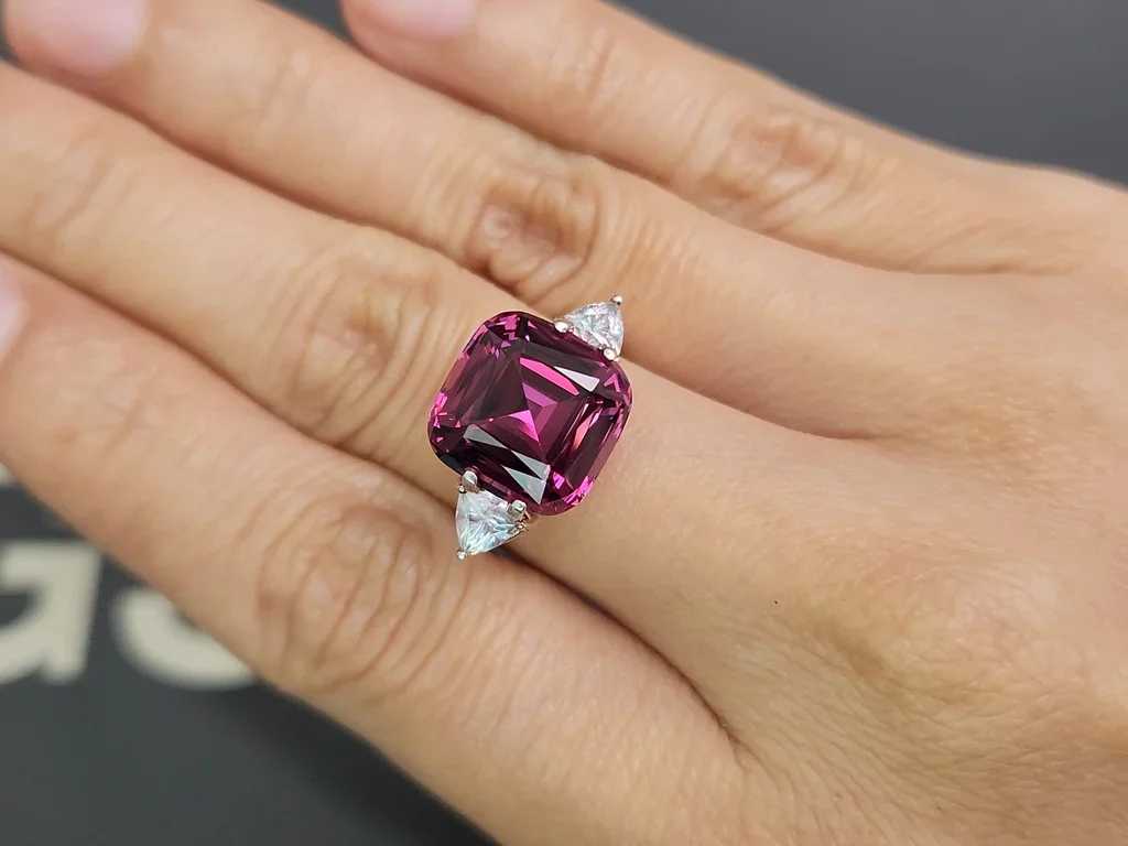 Granate rodolita de talla cojín de 8,46 carats, de Tanzania Image №5