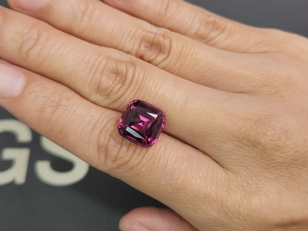 Granate rodolita de talla cojín de 8,46 carats, de Tanzania Image №2