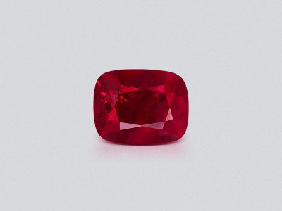Espinela rosa roja viva talla cojín 1,65 ct Birmania photo