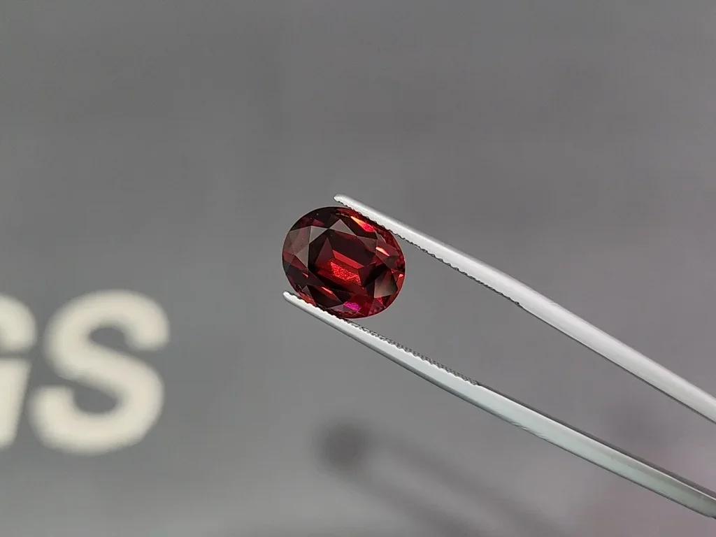 Grenat rhodolite, taille ovale, 6,26 carats, Afrique Image №3