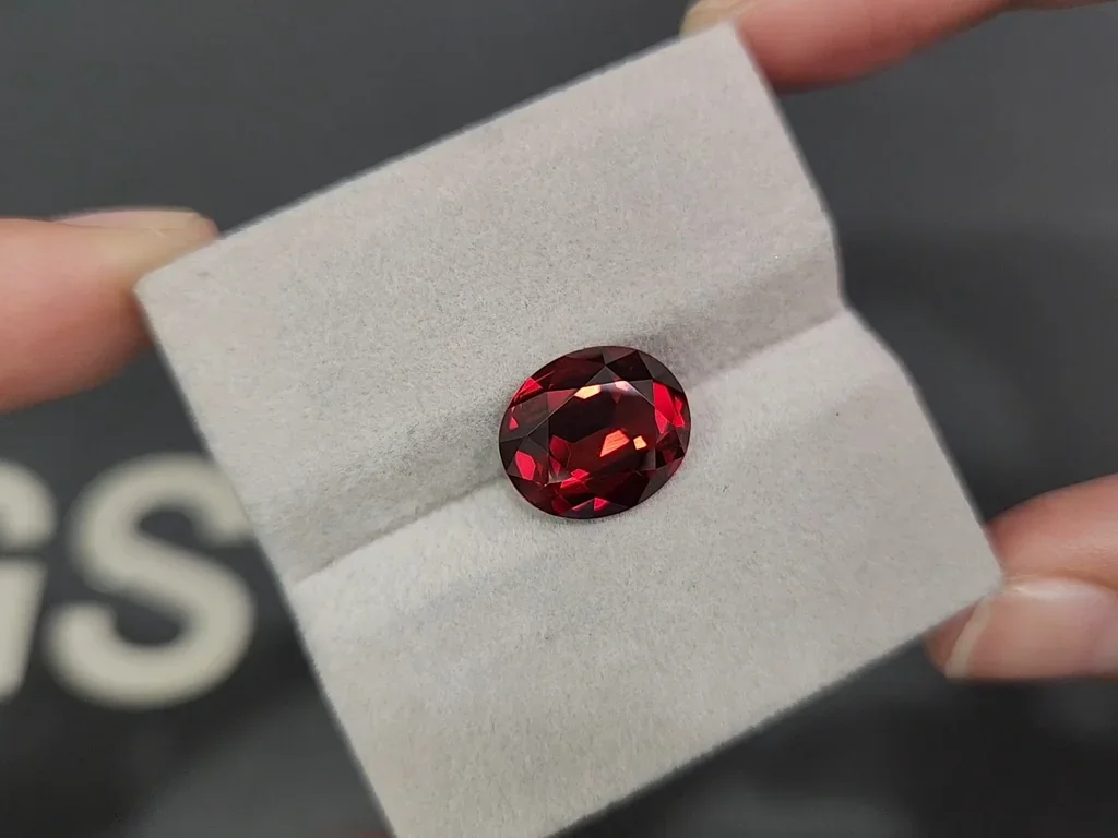 Grenat rhodolite, taille ovale, 6,26 carats, Afrique Image №4