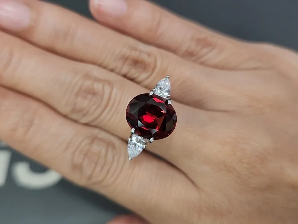 Grenat rhodolite, taille ovale, 6,26 carats, Afrique Image №5