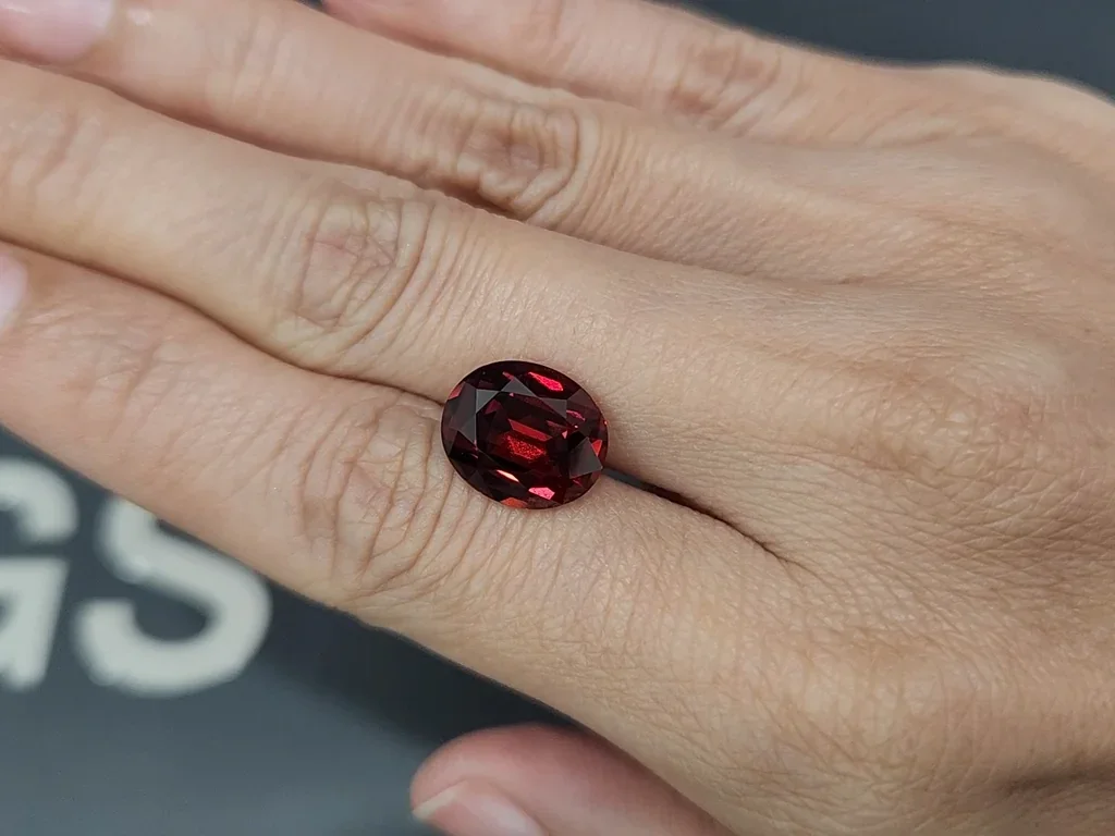 Grenat rhodolite, taille ovale, 6,26 carats, Afrique Image №2