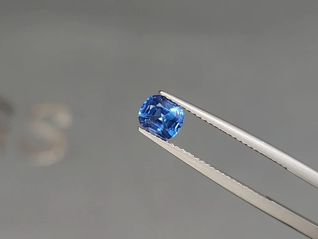 Espinela de cobalto talla cojín de 1,00 quilates, Tanzania Image №3