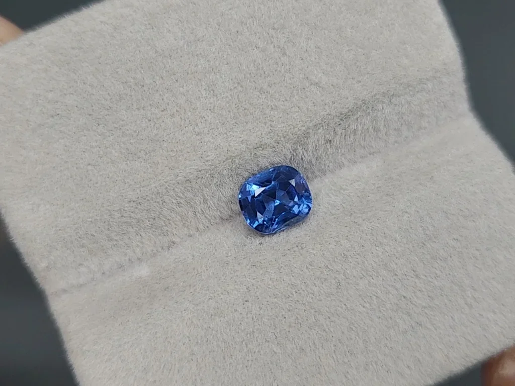 Espinela de cobalto talla cojín de 1,00 quilates, Tanzania Image №4