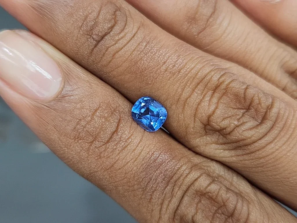 Espinela de cobalto talla cojín de 1,00 quilates, Tanzania Image №2