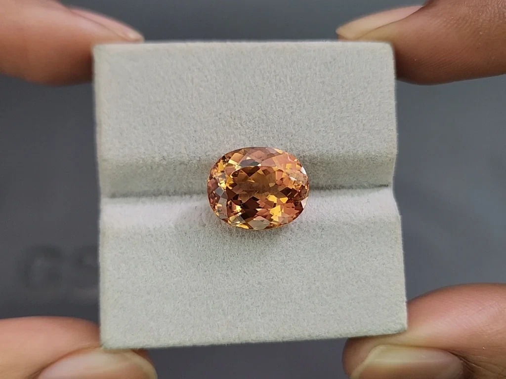 Topaz Imperial oval cut 9.50 carats, Brazil Image №4