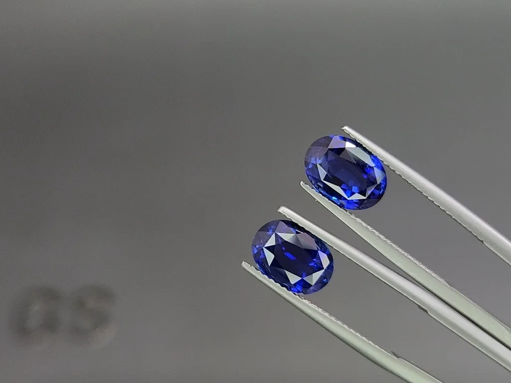 Un ensemble de saphirs bleu royal ovales de 10,56 carats, du Sri Lanka Image №4
