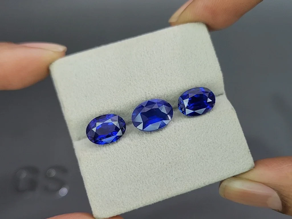 Un ensemble de saphirs bleu royal ovales de 10,56 carats, du Sri Lanka Image №5