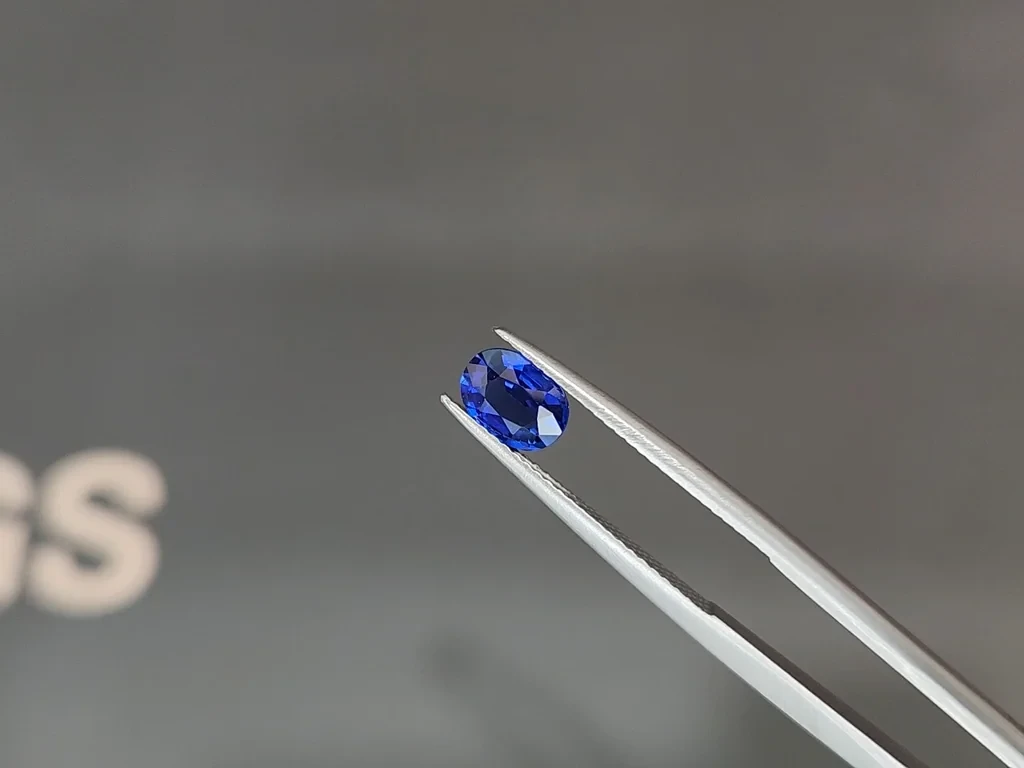 Sapphire Royal Blue oval cut  1.10 carats, Sri Lanka Image №3