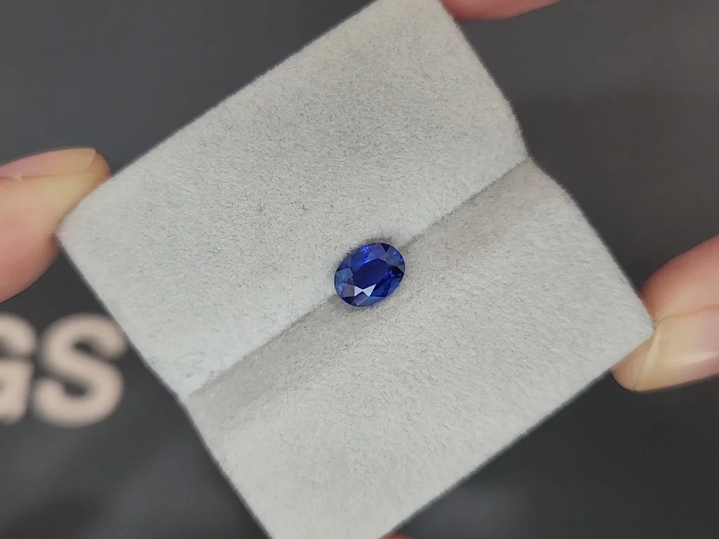 Sapphire Royal Blue oval cut  1.10 carats, Sri Lanka Image №4