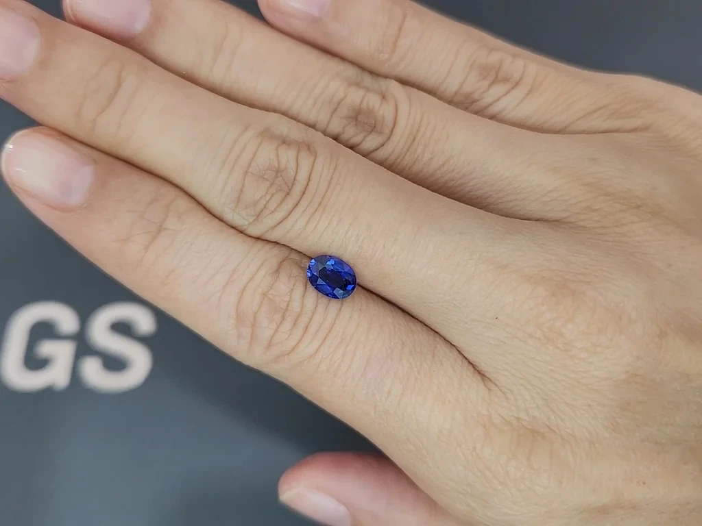 Sapphire Royal Blue oval cut  1.10 carats, Sri Lanka Image №2