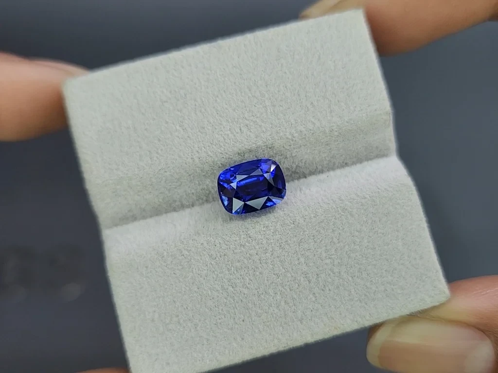 Saphir bleu royal taille coussin de 3,24 carats, Sri Lanka  Image №4