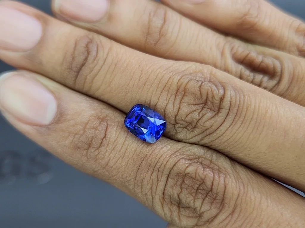 Saphir bleu royal taille coussin de 3,24 carats, Sri Lanka  Image №2