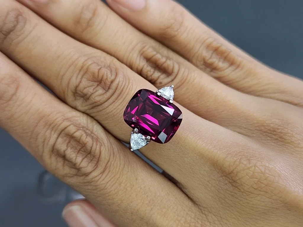 Garnet  rhodolite cushion cut 10.98 carats,  Madagascar Image №5
