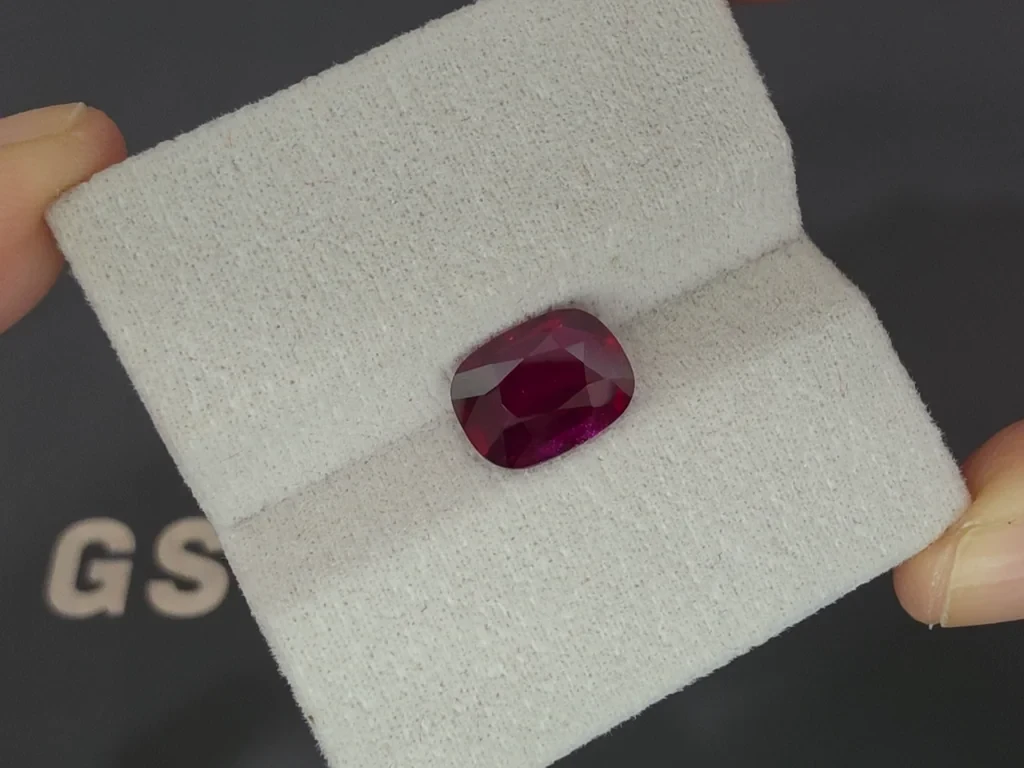 Unbehandelter rubin im Pigeon-Blood cushion schliff 3,03 karat, Mosambik Image №5