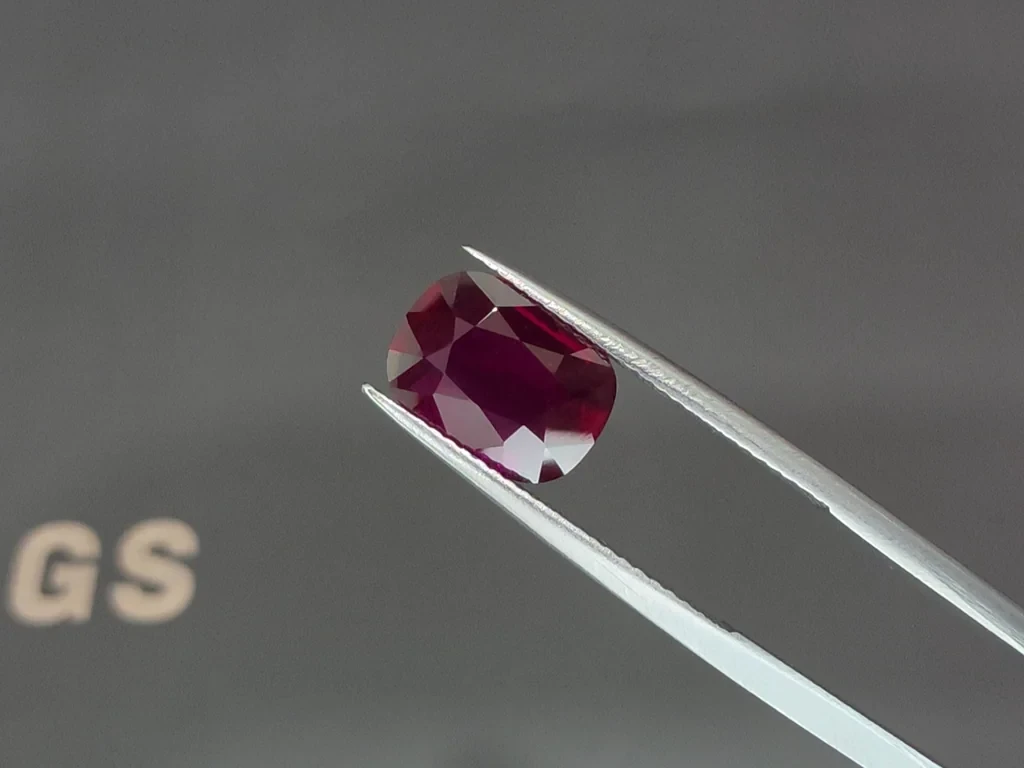 Unbehandelter rubin im Pigeon-Blood cushion schliff 3,03 karat, Mosambik Image №3