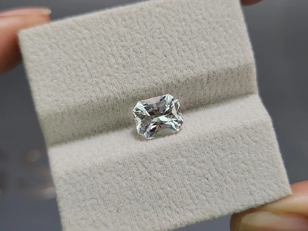 Kunzite radiant cut 2.19 carats, Pakistan Image №4
