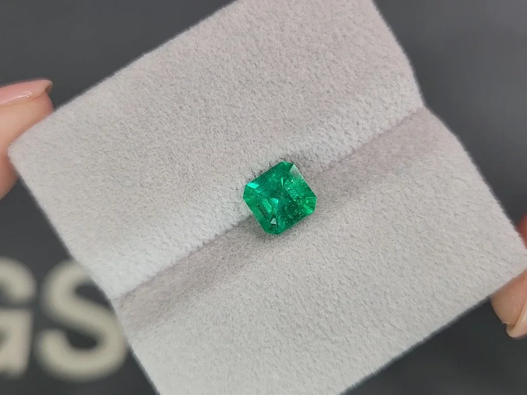 Intense Muzo Green emerald from Colombia 1.15 ct Image №4