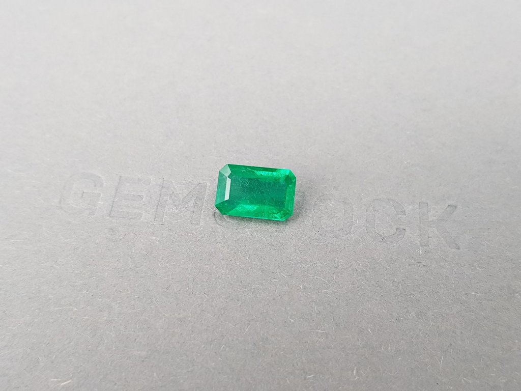 Vivid Green emerald in octagon cut 1.85 ct, Zambia Image №3
