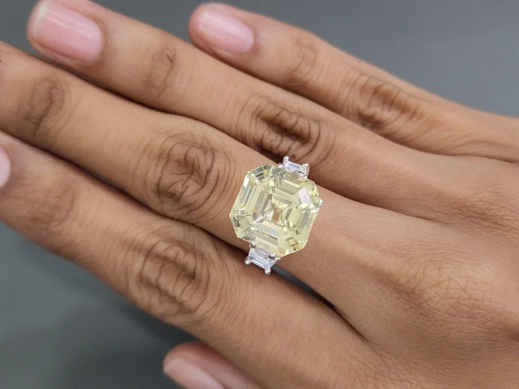 Saphir jaune pastel non raffiné taille octogonale 14,00 carats, Sri Lanka Image №5