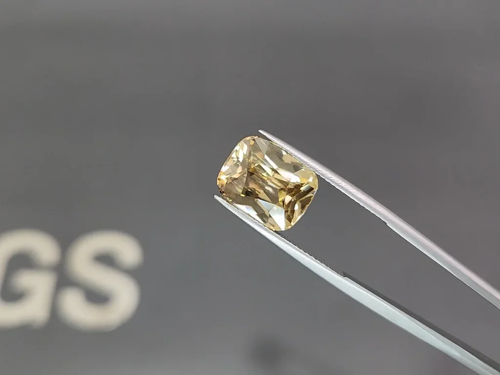 Brown zircon cushion cut 10.72 carats , Tanzania Image №3