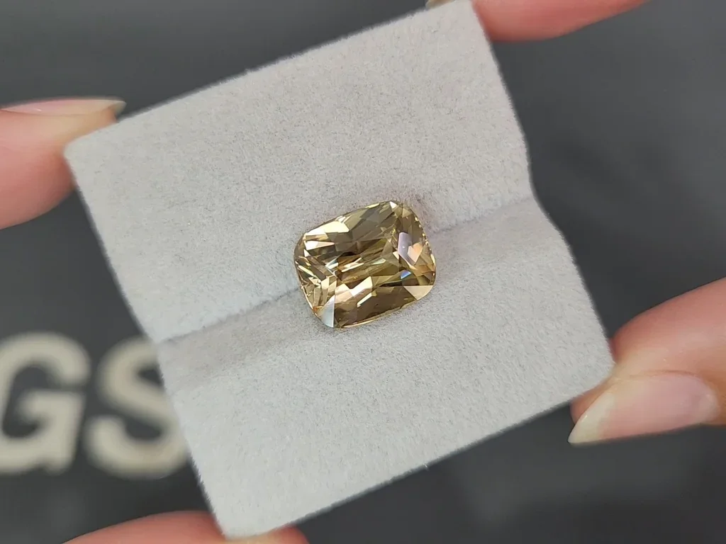 Brown zircon cushion cut 10.72 carats , Tanzania Image №4